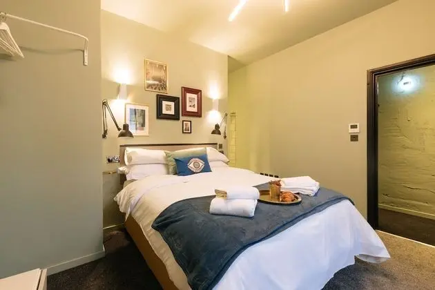 Classic Tek Büyük Yataklı Oda