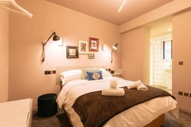 Classic Tek Büyük Yataklı Oda