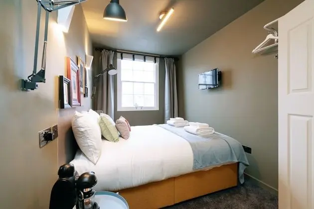 Classic Tek Büyük Yataklı Oda