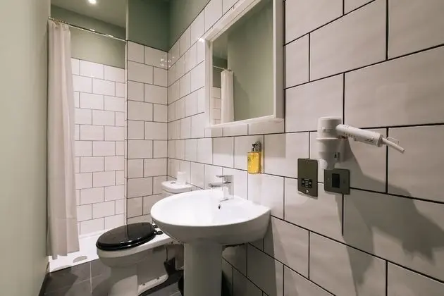 Classic Tek Büyük Yataklı Oda