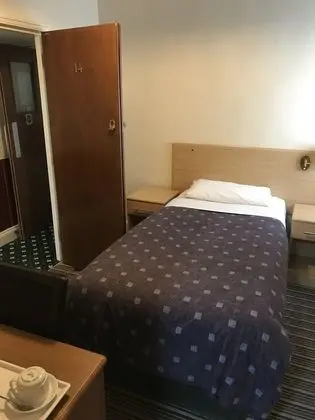 Tek Kişilik Oda, Ortak Banyo