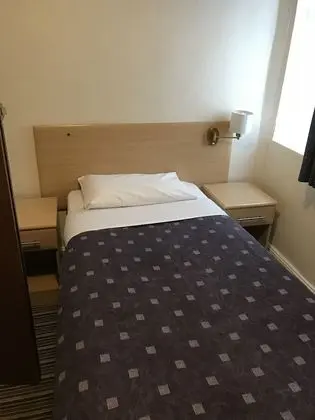 Tek Kişilik Oda, Ortak Banyo