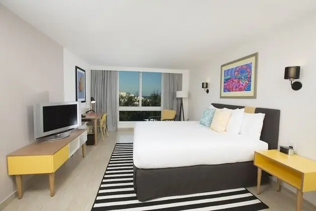 Harbour Deluxe Balcony - Double Double Adults Only