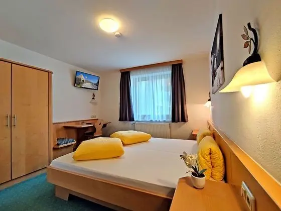 Economy Tek Büyük Yataklı Oda (located in main- or neighbor house)