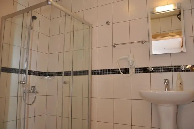 Family Tek Büyük veya İki Ayrı Yataklı Oda, Havuz Manzaralı