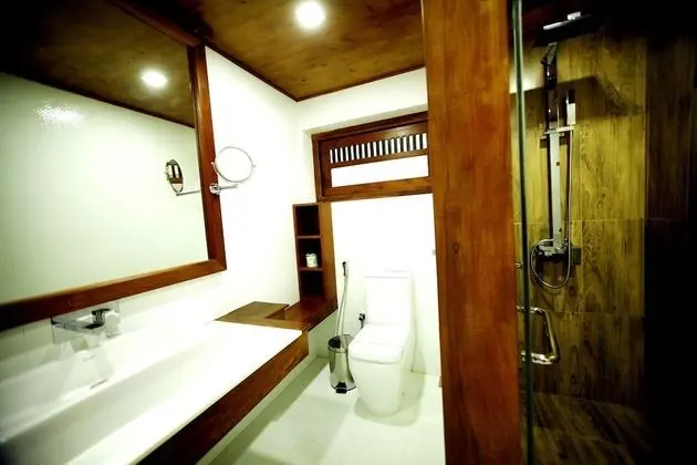 Deluxe Tek Büyük Yataklı Oda, Deniz Manzaralı, Denize Bakan