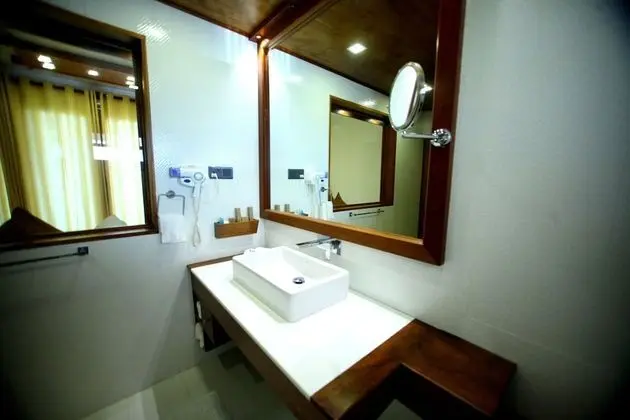 Deluxe Tek Büyük Yataklı Oda, Deniz Manzaralı, Okyanusa Sıfır