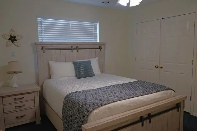 Ev (Water Haus, Daily Rental, 12 Guests)