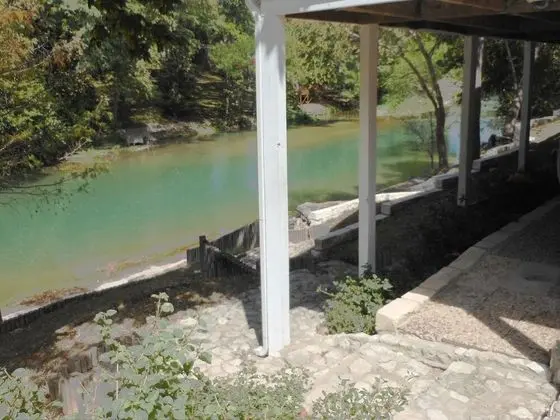 Ev (Water Haus, Daily Rental, 12 Guests)
