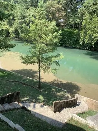 Ev (Water Haus, Daily Rental, 12 Guests)