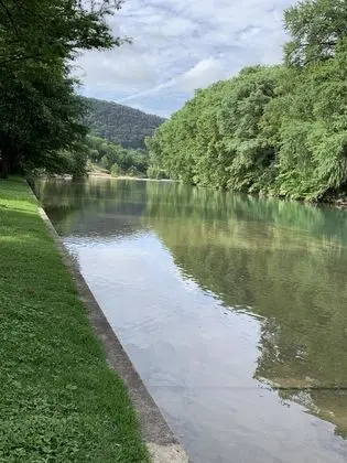 Ev (Water Haus, Daily Rental, 12 Guests)