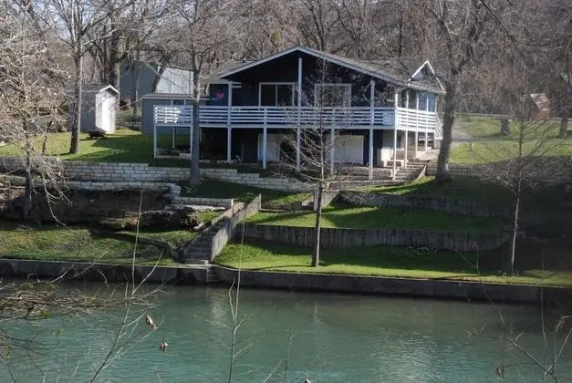 Ev (Water Haus, Daily Rental, 12 Guests)