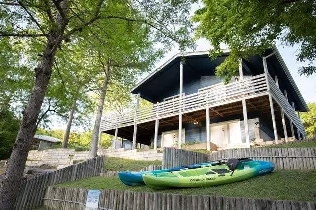 Ev (Water Haus, Daily Rental, 12 Guests)
