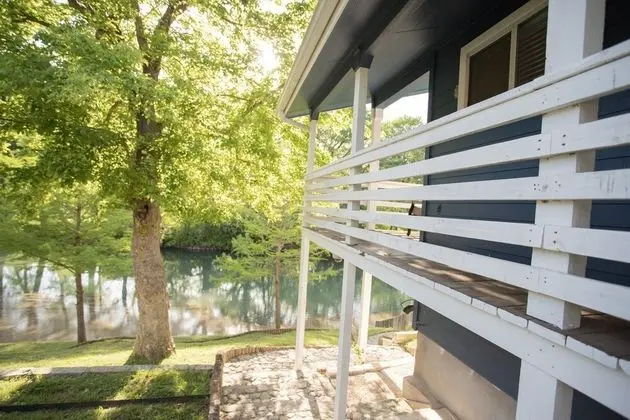 Ev (Water Haus, Daily Rental, 12 Guests)