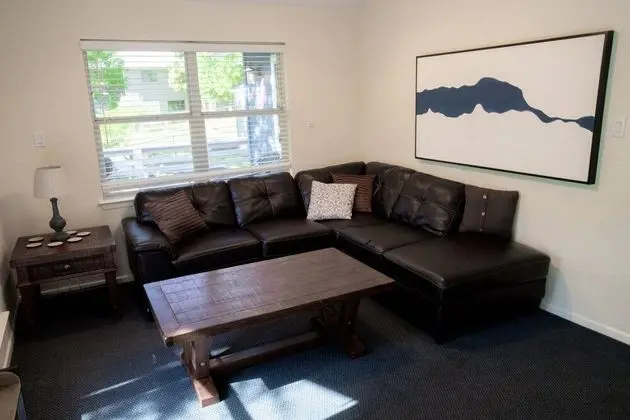 Ev (Water Haus, Daily Rental, 12 Guests)