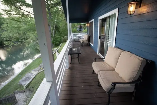 Ev (Water Haus, Daily Rental, 12 Guests)
