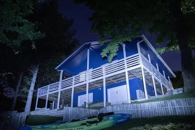 Ev (Water Haus, Daily Rental, 12 Guests)
