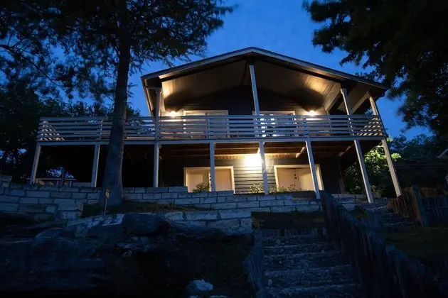 Ev (Water Haus, Daily Rental, 12 Guests)