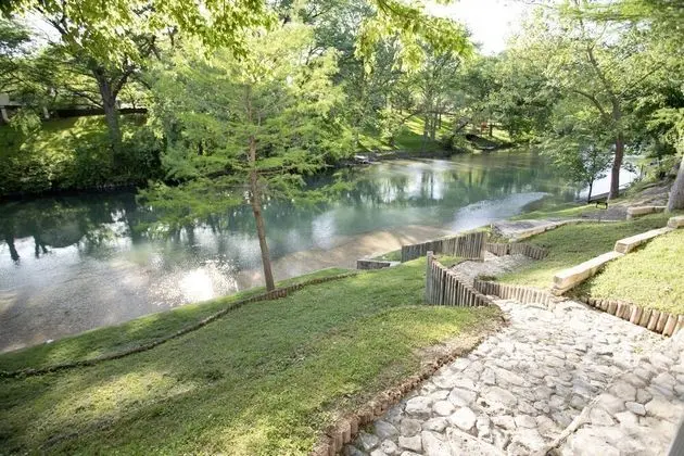 Ev (Water Haus, Daily Rental, 12 Guests)