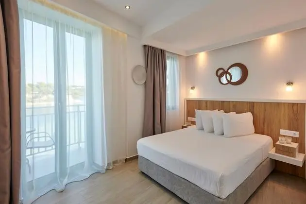 Üç Kişilik Oda, Deniz Manzaralı