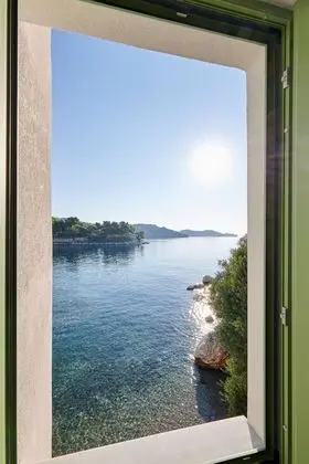 Üç Kişilik Oda, Deniz Manzaralı