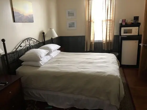 Basic Oda, 1 Büyük (Queen) Boy Yatak