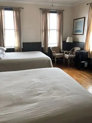 Basic Oda, 2 Büyük (Queen) Boy Yatak