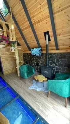 Waterfall bungalov 101