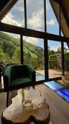 Waterfall bungalov 101