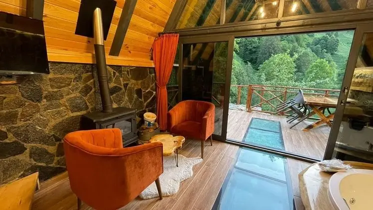 Waterfall bungalov 101