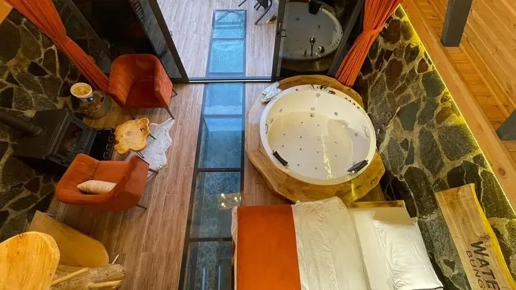 Waterfall bungalov 101