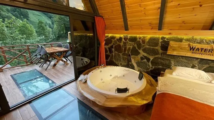 Waterfall bungalov 101