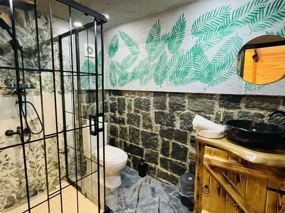 Waterfall Bungalow 103