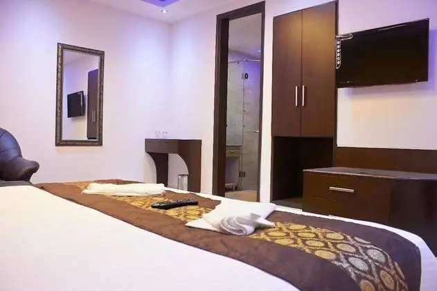 Premium Tek Büyük Yataklı Oda
