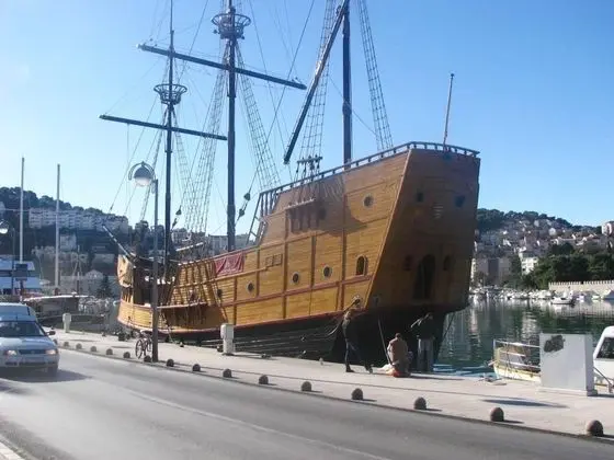 Ev, 2 Büyük (Queen) Boy Yatak