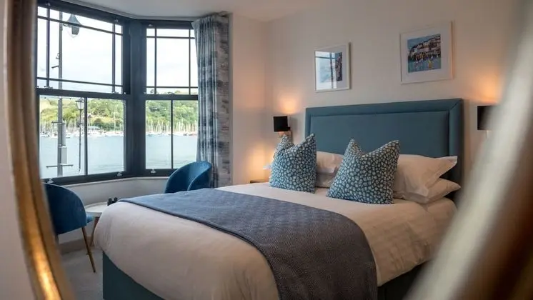 Deluxe Tek Büyük Yataklı Oda, Banyolu/Duşlu, Liman Manzaralı (HARBOUR ROOM)