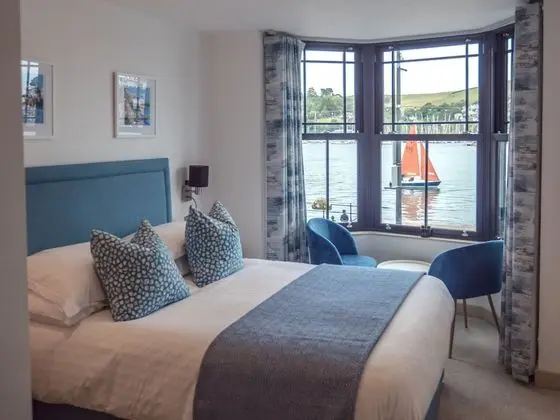 Deluxe Tek Büyük Yataklı Oda, Banyolu/Duşlu, Liman Manzaralı (HARBOUR ROOM)