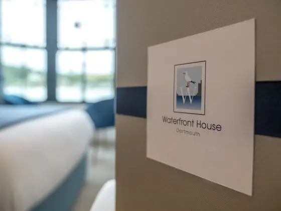 Deluxe Tek Büyük Yataklı Oda, Banyolu/Duşlu, Liman Manzaralı (HARBOUR ROOM)