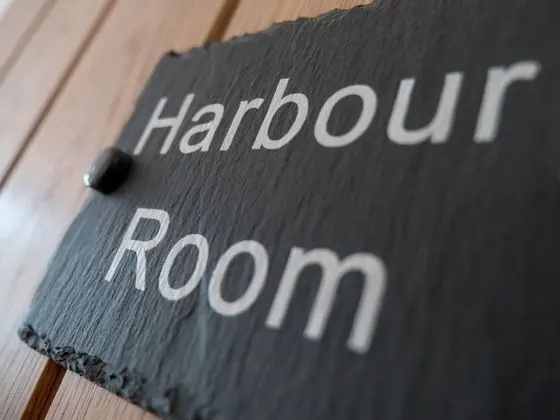 Deluxe Tek Büyük Yataklı Oda, Banyolu/Duşlu, Liman Manzaralı (HARBOUR ROOM)