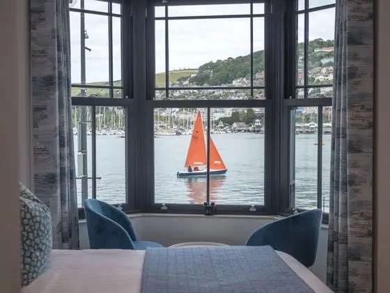 Deluxe Tek Büyük Yataklı Oda, Banyolu/Duşlu, Liman Manzaralı (HARBOUR ROOM)