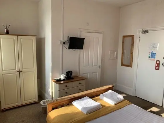 Standard Tek Büyük Yataklı Oda, Kısmi Deniz Manzaralı (Room 15)