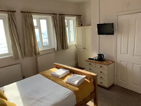 Standard Tek Büyük Yataklı Oda, Kısmi Deniz Manzaralı (Room 15)