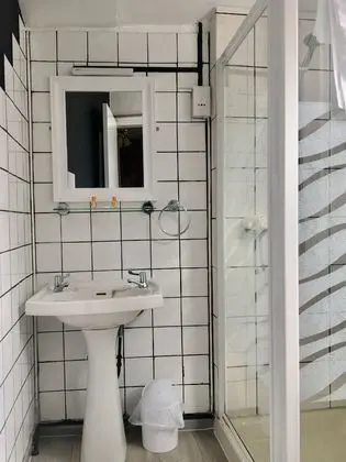 Standard Tek Büyük Yataklı Oda, Kısmi Deniz Manzaralı (Room 15)