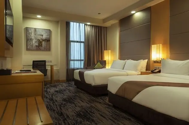 Club Floor Family (City View)