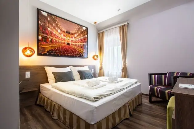 Deluxe Tek Büyük Yataklı Oda