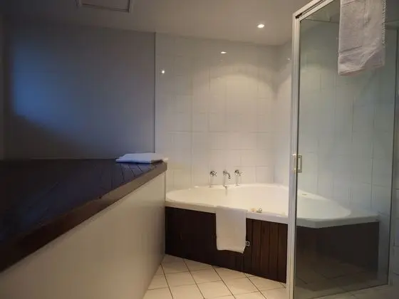 Standard Tek Büyük veya İki Ayrı Yataklı Oda, Sıcak Su Küveti (Motel)
