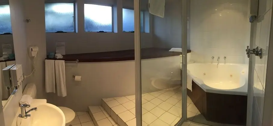 Standard Tek Büyük veya İki Ayrı Yataklı Oda, Sıcak Su Küveti (Motel)