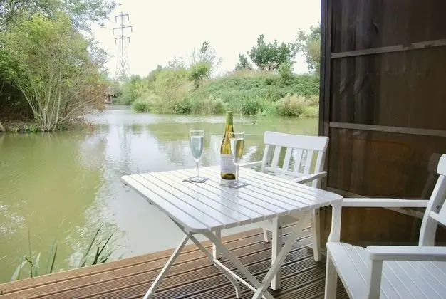 Deluxe İki Ayrı Yataklı Oda, 2 Çift Kişilik Yatak, Balkon, Göl Manzaralı