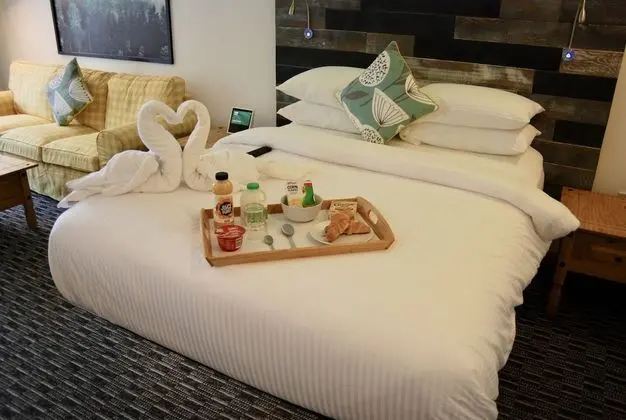 Deluxe Oda, 1 En Büyük (King) Boy Yatak, Balkon, Göl Manzaralı