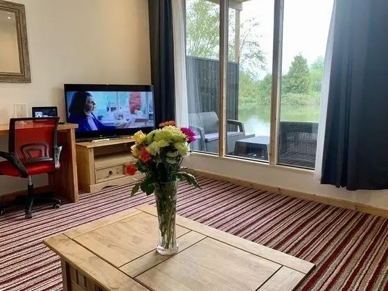 Premium Süit, 2 Yatak Odası, Sıcak Su Havuzu, Göl Manzaralı